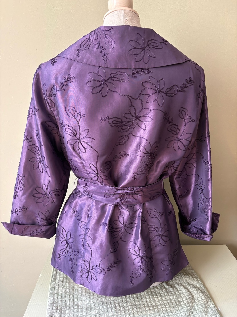 Laura Purple Floral faux taffeta Tie-Waist Blouse jacket Sz 8 quiet luxury - Picture 6 of 10